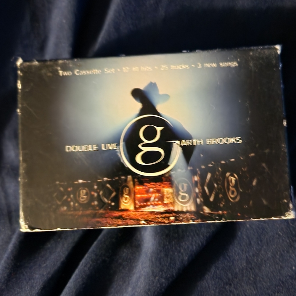 Garth Brooks  Double Live Vintage 2 cassette tapes (1998)